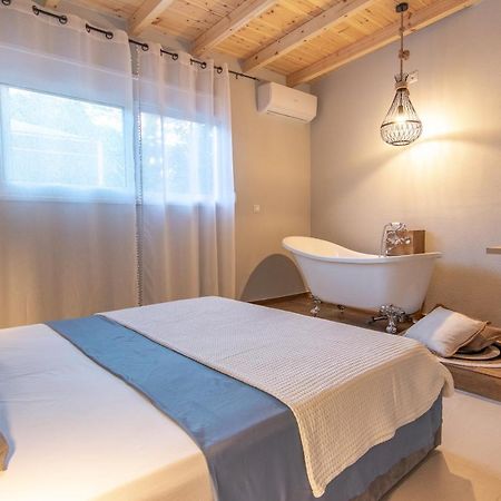 Georgianna'S Suite With Private Pool , 'Blank Suite' Charokopio Bagian luar foto
